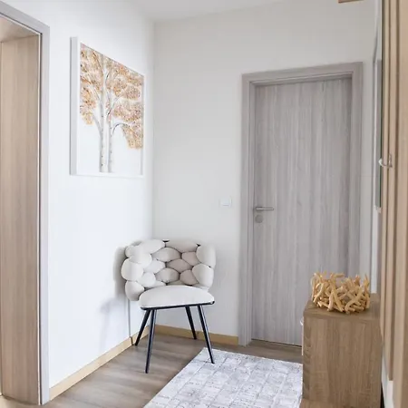 T&k Near Messe Fair Trade Duesseldorf Und Airport 2a *